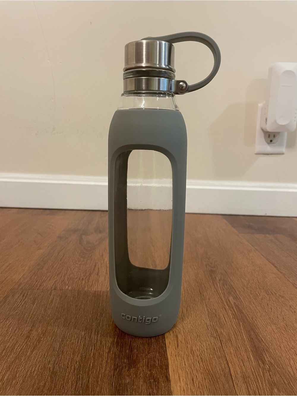 Contigo 20oz Glass Water Bottle with Silicone Sleeve $ Stainless Scree Lid Gray